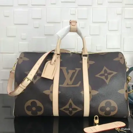 19T1L0005 LV Bags 0819